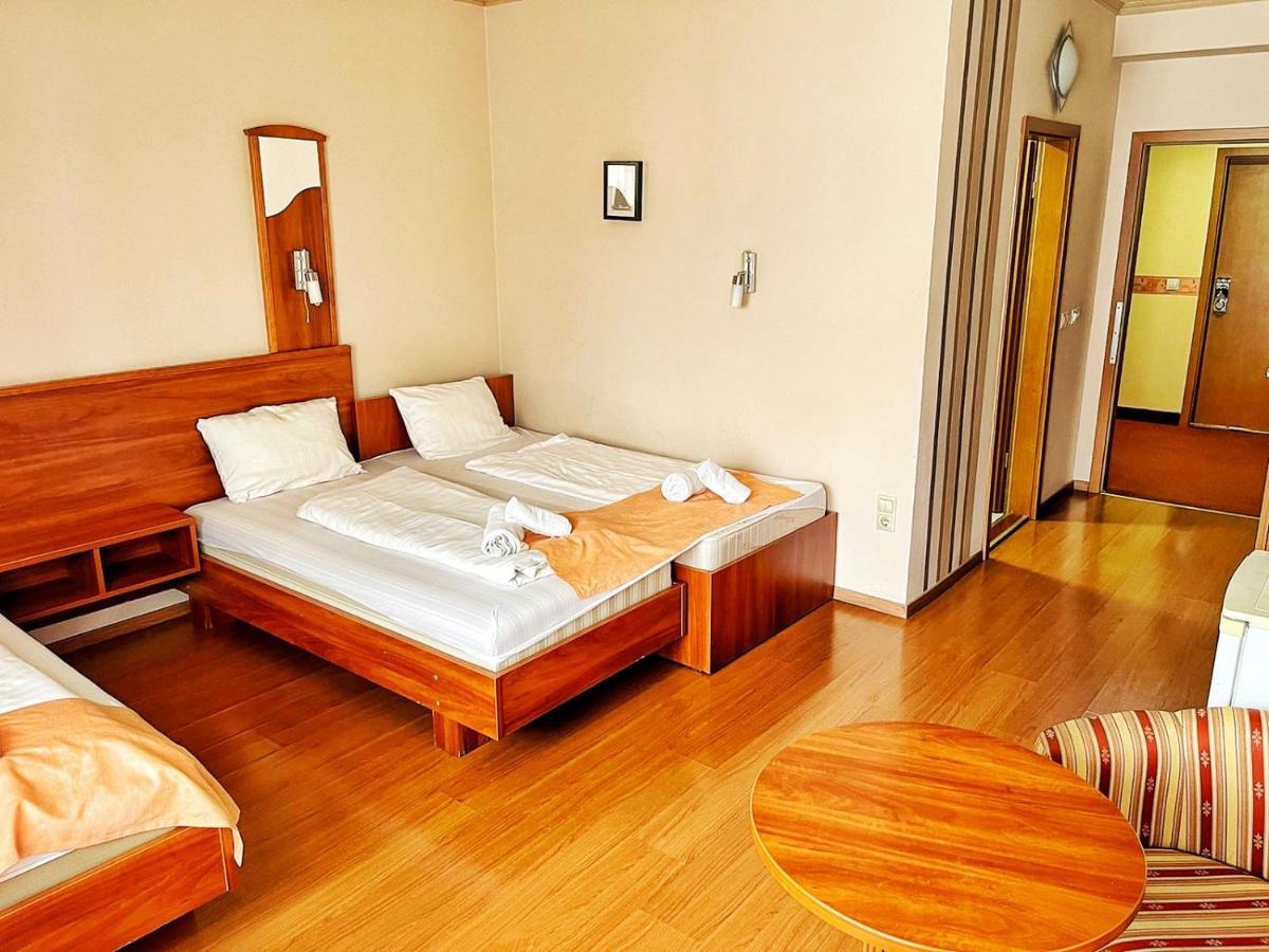 Hotel Alkotmany Vendeghaz Sárvár Exterior foto