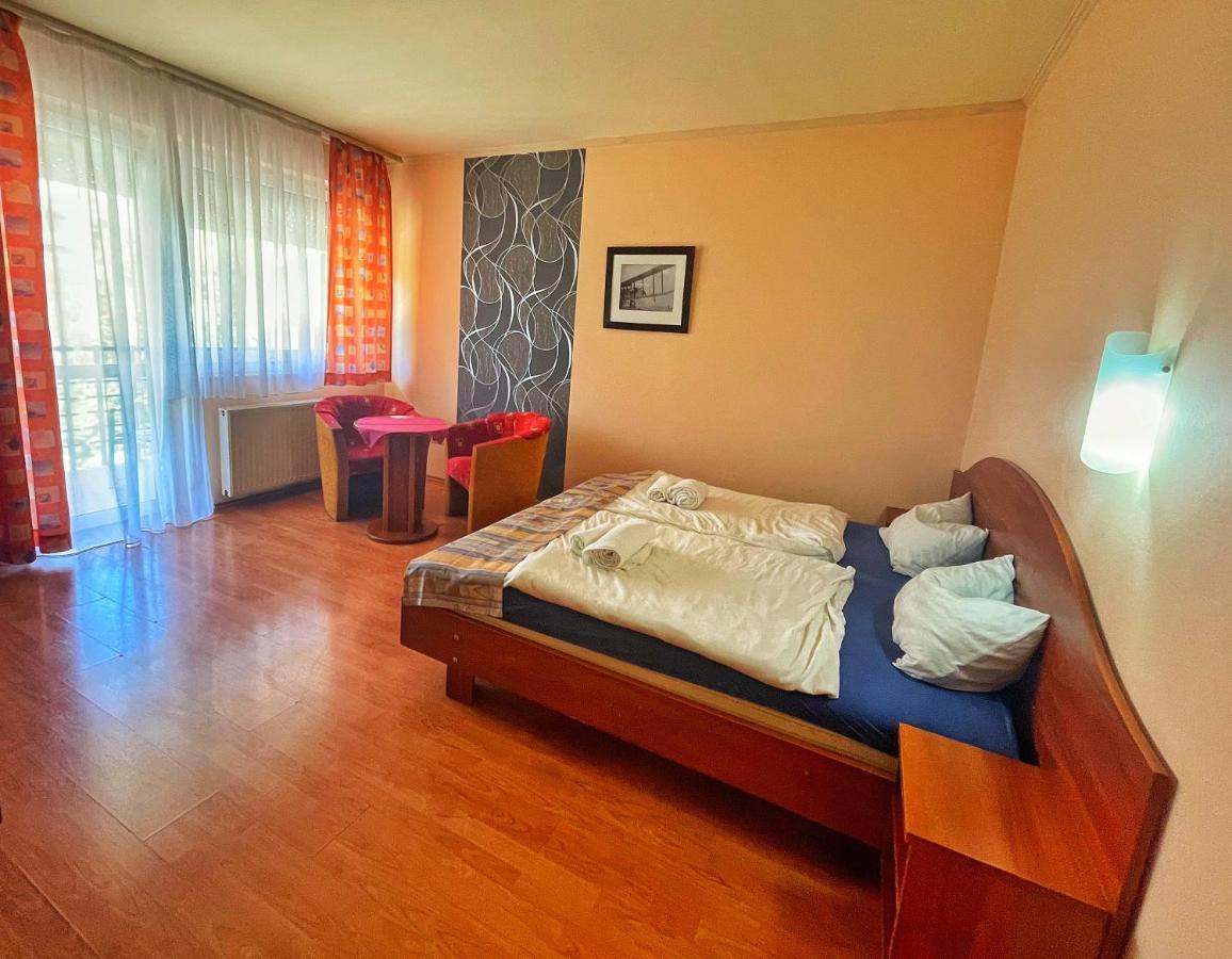 Hotel Alkotmany Vendeghaz Sárvár Exterior foto